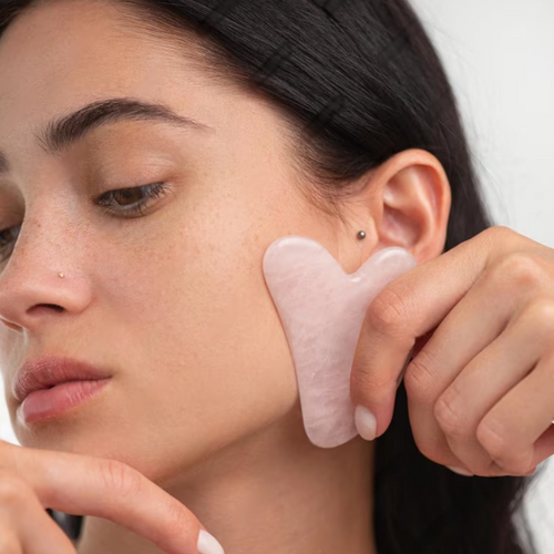 Gua-Sha & Rouleau de Massage Visage – Soin Anti-Âge Naturel